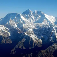 massif mount everest himalayas nepal